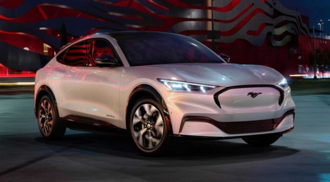 Инженеры Ford работают на дому над разработкой Mustang Mach-E