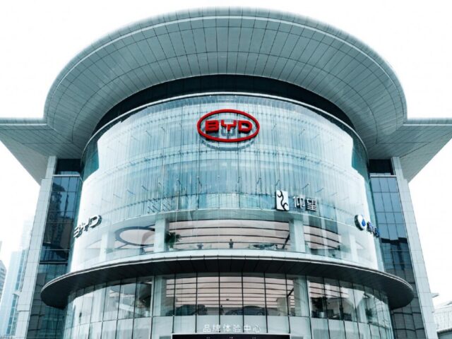 BYD устанавливает новый рекорд продаж, несмотря на снижение продаж электромобилей
