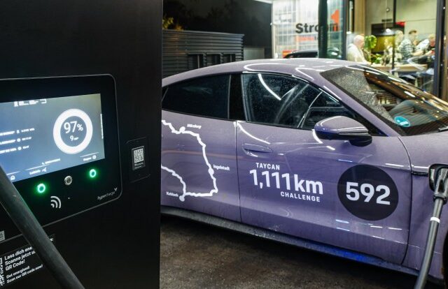Porsche Taycan преодолел дистанцию ​​в 1111 км