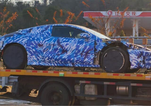 Двухдверный спорткар Porsche 911 от BYD впервые увидели в Китае