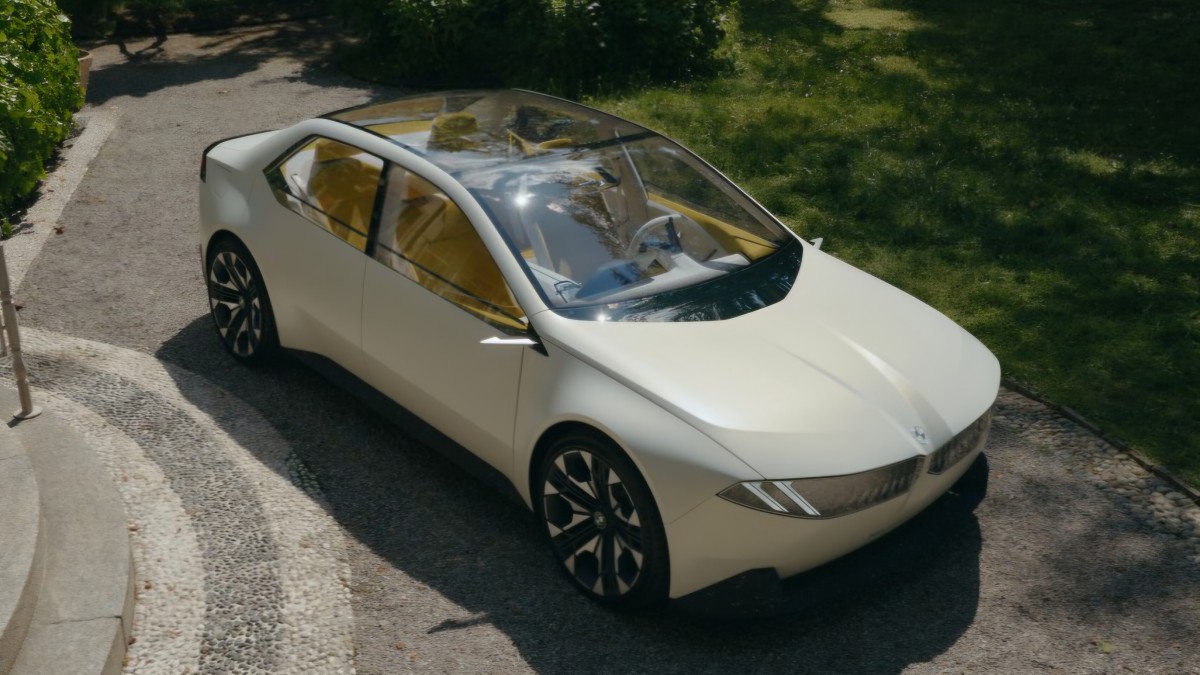 BMW демонстрирует свою информационно-развлекательную систему Panoramic iDrive BMW делает ставку на большие экраны с Panoramic iDrive