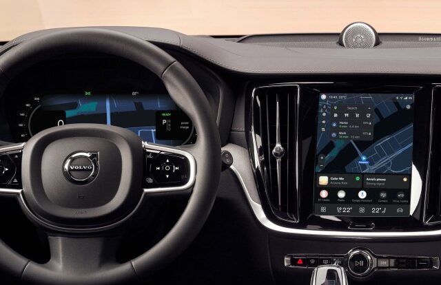 Volvo представляет новую поддержку UX для EX40 и платеж и заряда для EX30 и EX40