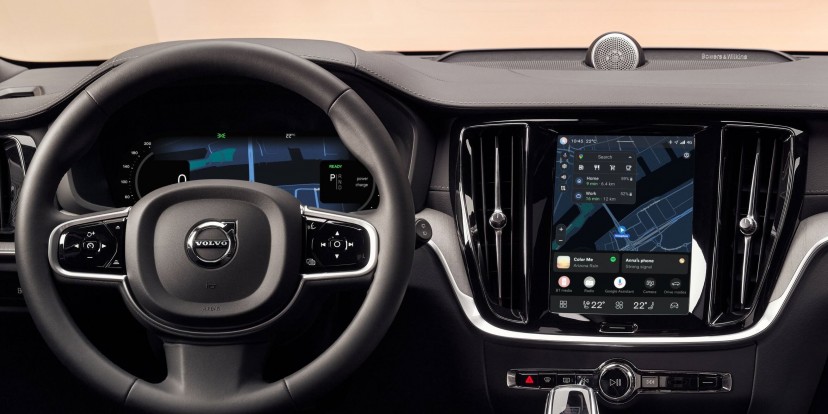 Volvo представляет новую поддержку UX для EX40 и платеж и заряда для EX30 и EX40