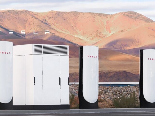 Tesla скоро начнет развертывание шкафов нагнетателей V4 в Китае, сообщает компания
