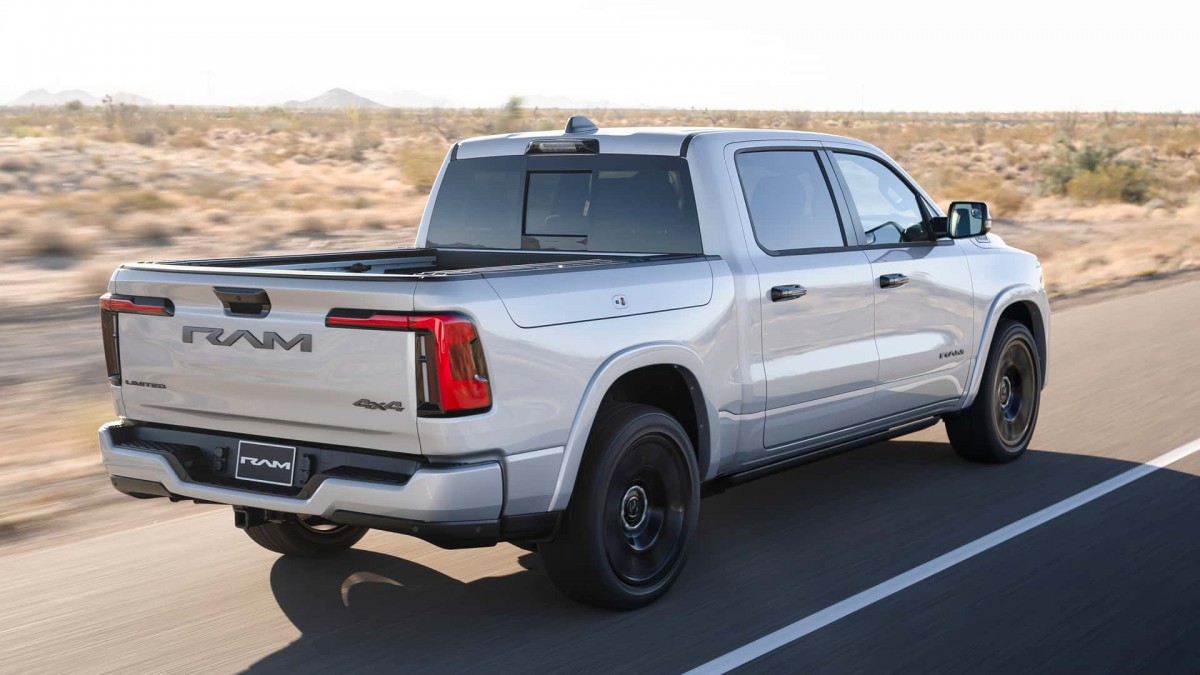 2026 Ram Ramcharger EREV приносит батарею 92 кВт -ч. 2026 Ram Ramcharger - мост между электрическим и газом с батареей 92 кВт -ч и 20,5 миль на галлон
