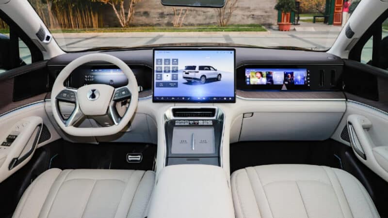 Поддержанный BYD Denza N9 большой внедорожник для мирового рынка раскрыл интерьер