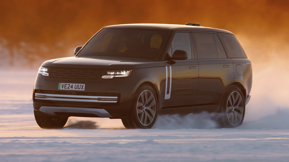 Range Rover Electric Braves Arctic Freeze