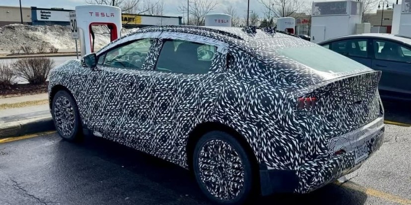 Новое пятнистое тестирование Nissan Leaf в Канаде
