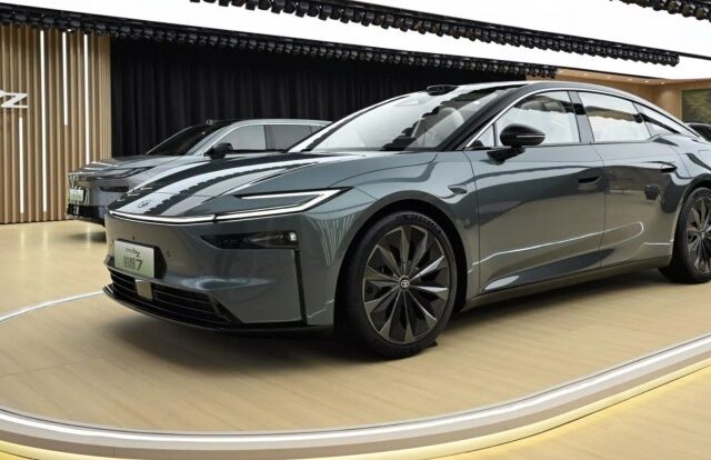 Toyota открывает флагманский электрический седан BZ7