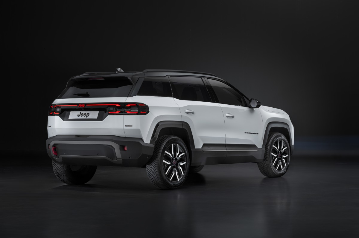 Новая эра для культового внедорожника - Jeep раскрывает электрический компас Новая эра для культового внедорожника - Jeep раскрывает электрический компас
