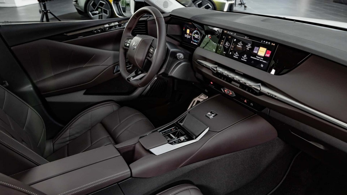 DS Automobiles представляет N ° 4 - электрический хэтчбек премиум -класса с оттенком французского таланта DS Automobiles представляет N ° 4 - электрический хэтчбек премиум -класса с оттенком французского таланта