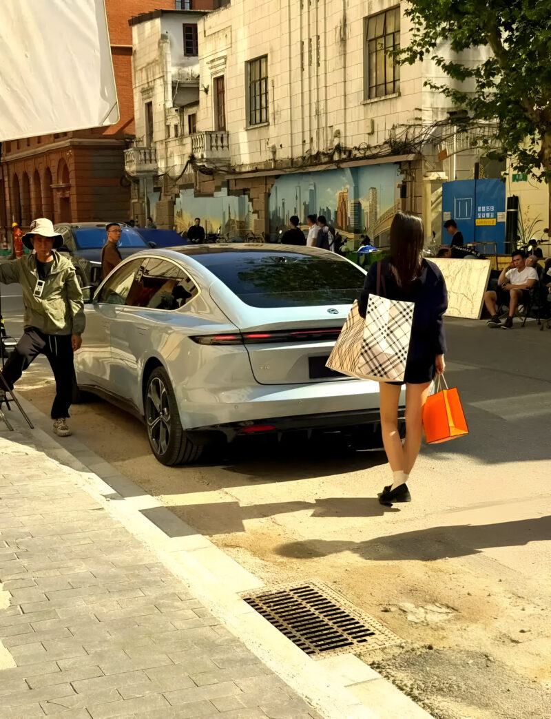 4ec2d5628535e5ddc9b08745088362e0cf1b6264 800x1044 - Приносит внутренний 5-нм чип с ИИ