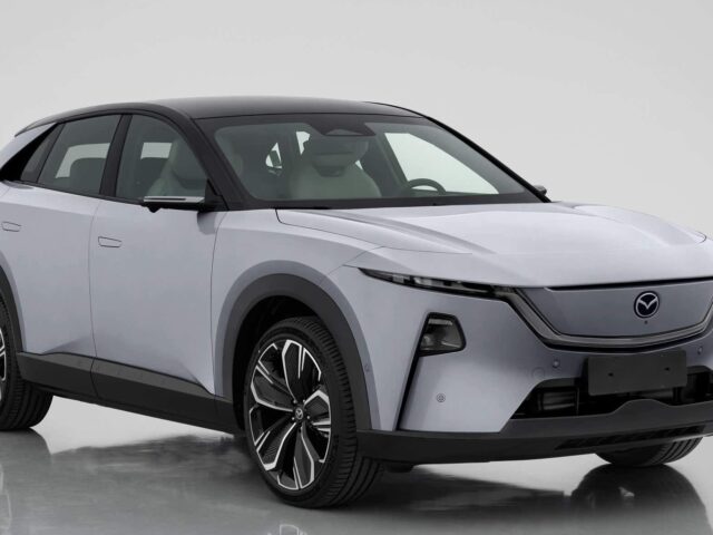 Внедорожные спецификации Mazda EZ-60 были представлены в августе в августе.