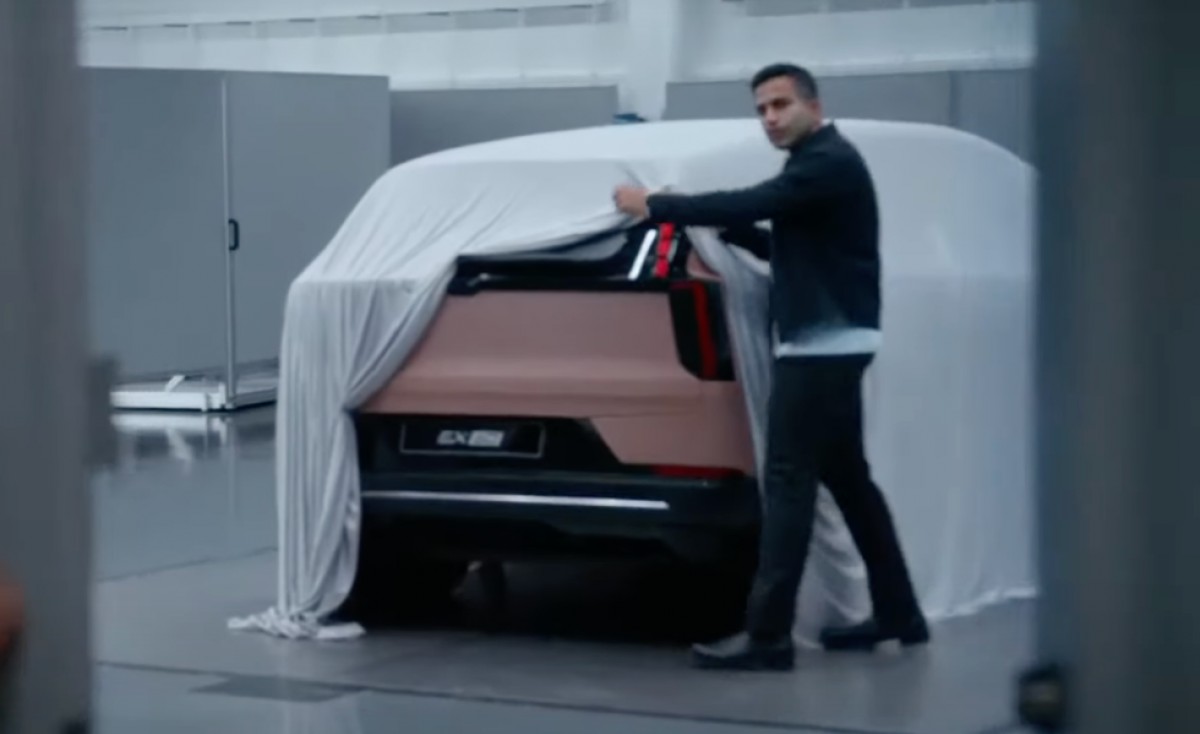 Volvo дразнит новую электрическую эру с внедорожником EX60