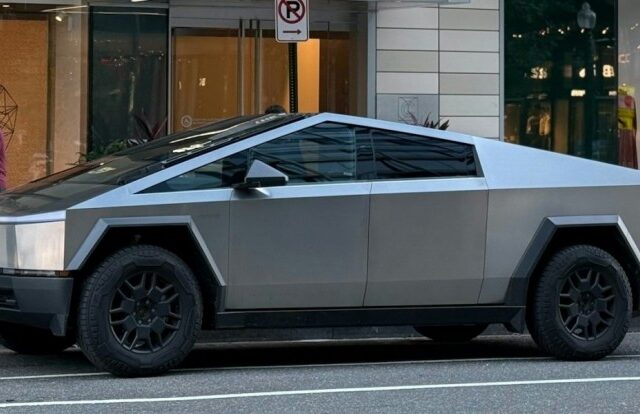 Tesla обращается к беспроцентным кредитам, так как киберзаторный инвентарь накапливает