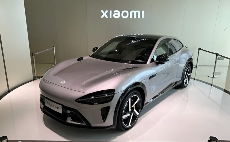 w800 m1 yichecar 64929039 1c2c 454a ad46 c66d734fc412 800x495 - Xiaomi yu7 обнаружен в фиолетовом