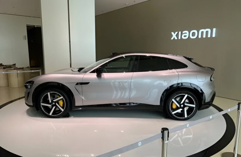 w800 m1 yichecar 95eeedc2 68f8 4df7 aa1b cfb1226a99f1 800x521 - Xiaomi yu7 обнаружен в фиолетовом