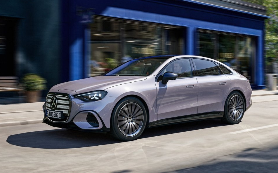 Mercedes представил более доступный электрический C300 4MATIC с запасом хода 690 км Mercedes представил более доступный электрический C300 4MATIC с запасом хода 690 км