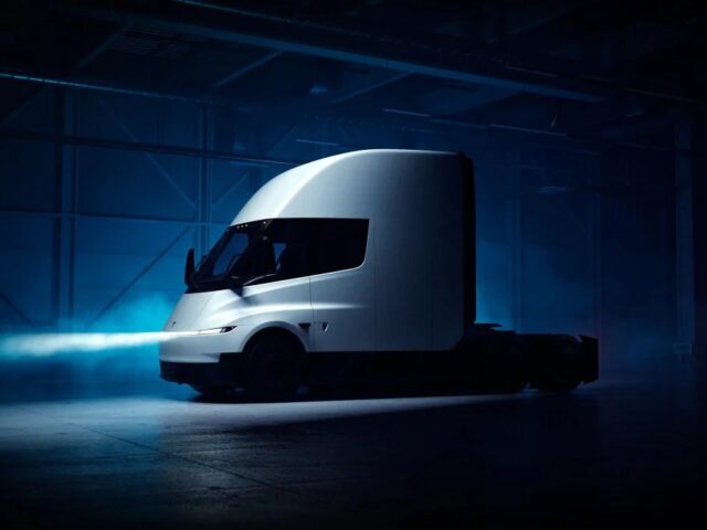 Tesla Semi запущен в серийное производство: завод в Неваде и цель 50 000 грузовиков в год