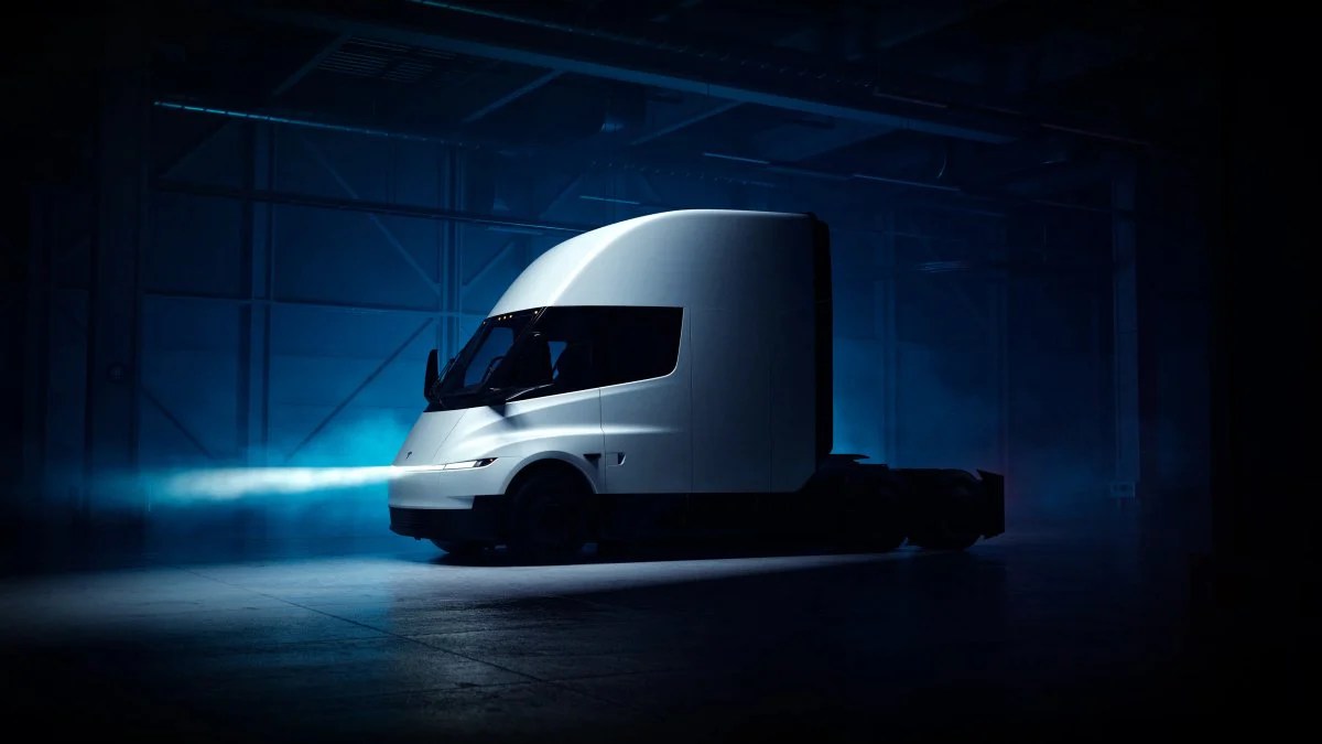Tesla Semi запущен в серийное производство: завод в Неваде и цель 50 000 грузовиков в год Tesla Semi запущен в серийное производство: завод в Неваде и цель 50 000 грузовиков в год