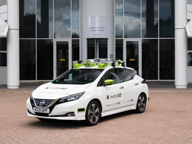 Nissan запускает автономный Leaf в Кембридже