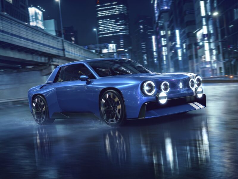 Renault 8 Gordini возвращается как электрический концепт с задним приводом Renault 8 Gordini Concept: синий кузов с белыми полосами