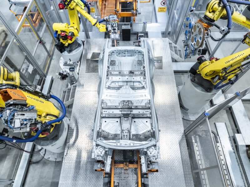 Производственная линия Audi A2 e-tron с роботизированной сборкой