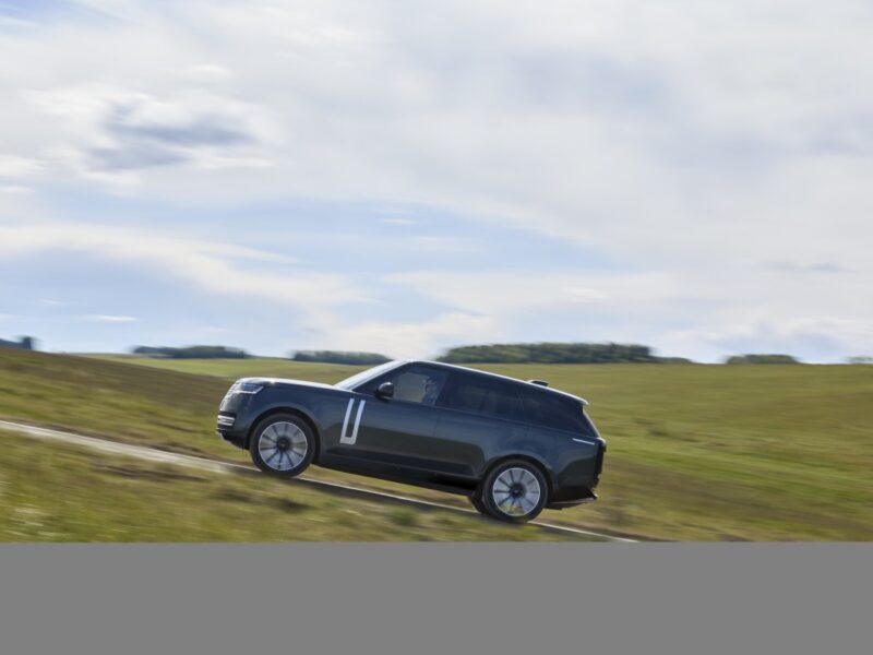 Range Rover Electric на бездорожье: проверка внедорожных качеств