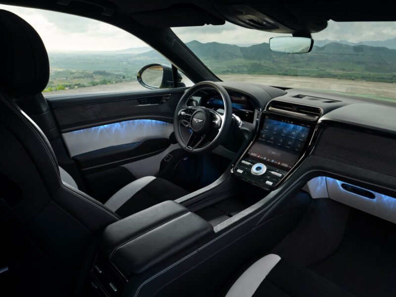 Bentley Torcal: первый электромобиль марки на платформе Porsche Bentley Torcal: светящаяся решётка радиатора
