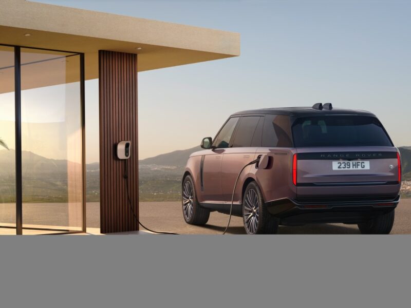 Сравнение с конкурентами: Range Rover Electric и Mercedes G 580