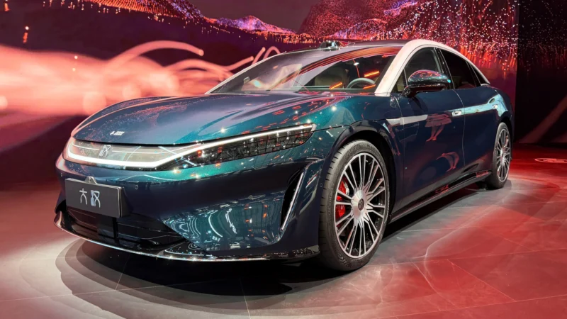 10-миллионный автомобиль серии BYD Dynasty сошёл с конвейера в Китае Седан BYD Da Han