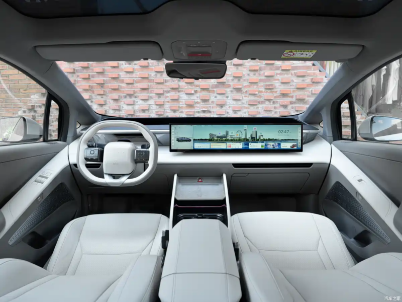 Интерьер Hyundai Ioniq V с 27-дюймовым экраном