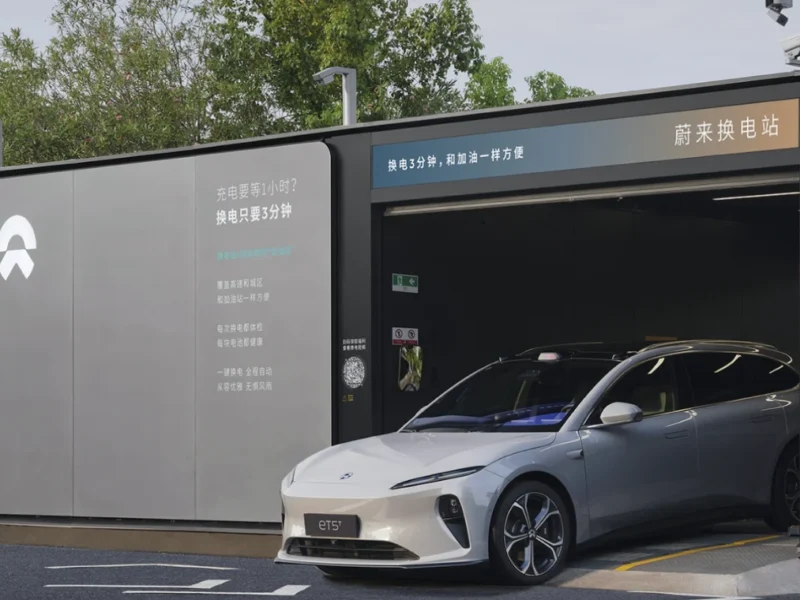 Geely инвестирует в Nio для запуска электромобилей с поддержкой замены батарей