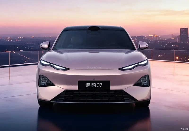 Передняя, боковая и задняя части нового BYD Seal 07
