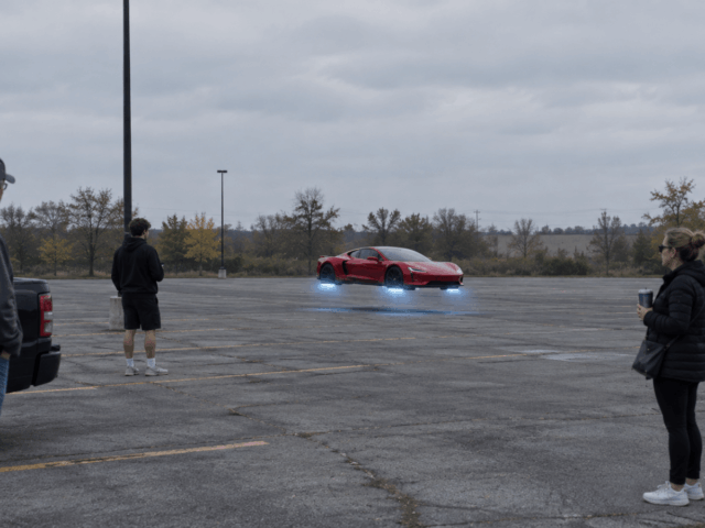 Рекордный электромобиль с запасом хода 1600 км и новые подробности о Tesla Roadster