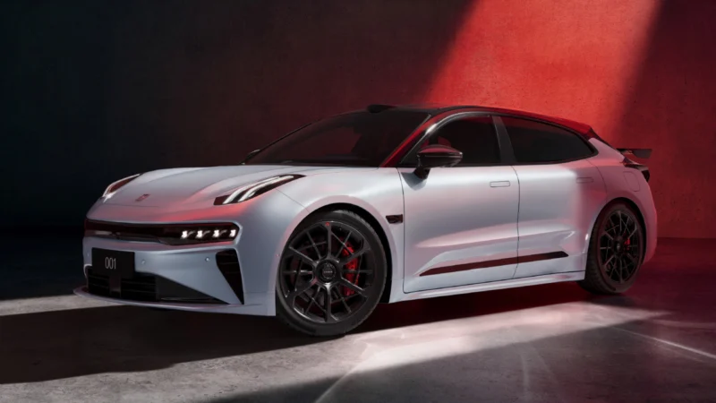 Универсал Zeekr 001 и седан Lynk & Co 10