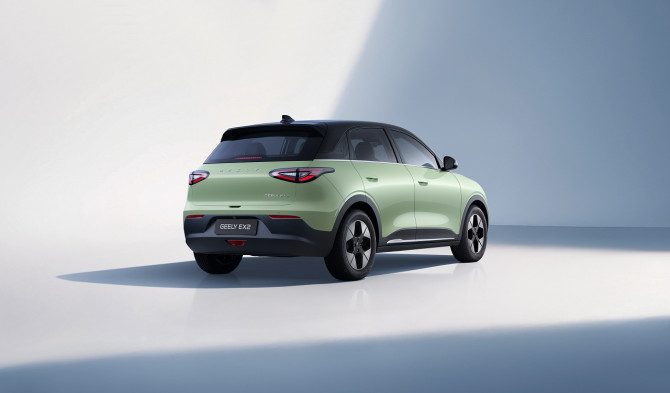 Geely EX2 выходит на рынок: кто станет его главным соперником Электрический хэтчбек Geely EX2 на российском рынке