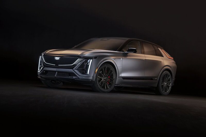 Продажи электромобилей GM в США резко упали после отмены субсидий Электромобиль Cadillac Lyriq на зарядке