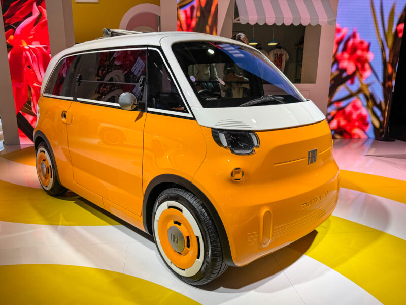 Fiat Multiplina: электрический квадрицикл на четыре места Fiat Multiplina, вид спереди-сбоку