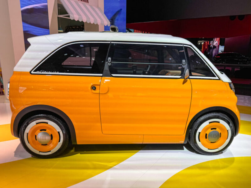 Fiat Multiplina: электрический квадрицикл на четыре места Fiat Multiplina, вид сбоку