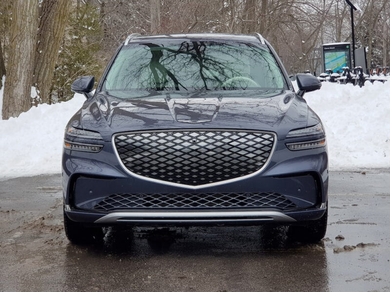 Genesis Electrified GV70 Prestige AWD, вид спереди