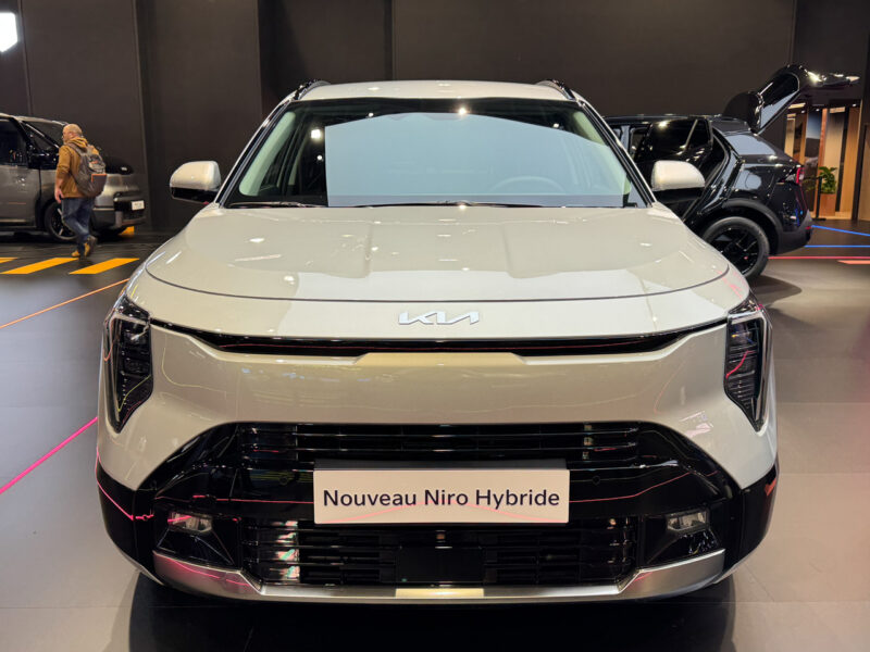 Kia Niro 2027: рестайлинг в стиле Sorento и цена от 2,5 млн рублей Обновлённый Kia Niro Hybrid 2027, вид спереди