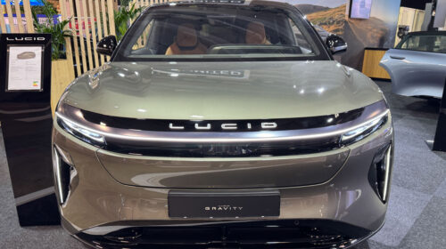 Lucid Gravity Grand Touring в цвете Aurora Green дебютировал на Парижском автосалоне 2026