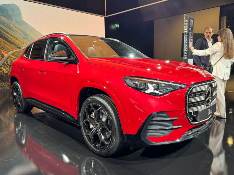 Передняя часть нового Mercedes GLA