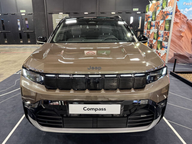 Новый Jeep Compass для США: электромобиль, гибрид и «мягкий» гибрид