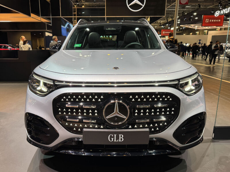 Mercedes GLB Electric 250+ для США: запас хода до 631 км и цена от $55 000 Передняя часть нового Mercedes GLB Electric