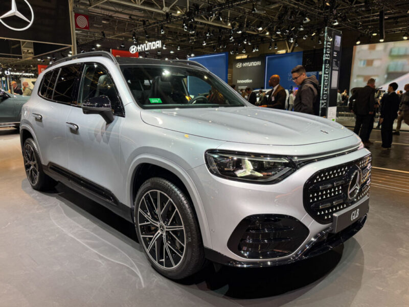 Mercedes GLB Electric 250+ для США: запас хода до 631 км и цена от $55 000 Mercedes GLB Electric вид спереди и сбоку