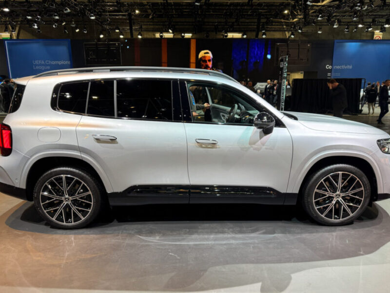 Mercedes GLB Electric 250+ для США: запас хода до 631 км и цена от $55 000 Боковой профиль Mercedes GLB Electric