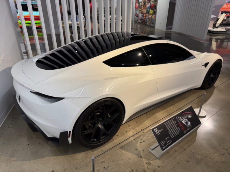 Tesla Roadster 2.0, вид сзади-сбоку