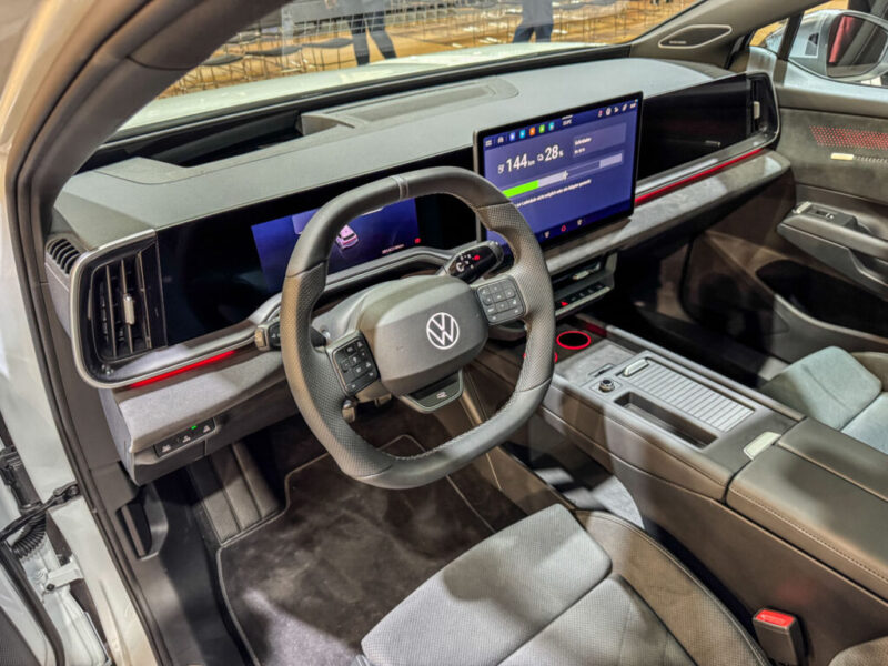 Интерьер Volkswagen ID. Tiguan R-Line